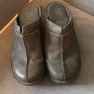 Born Black Leather Mules Size 9‎